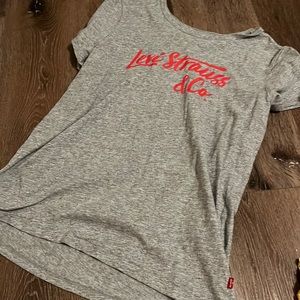 Levi’s tshirt